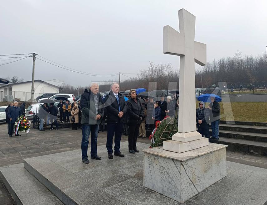 ИСТОЧНО НОВО САРАЈЕВО, 14. ФЕБРУАРА /СРНА/ – Његовање културе сјећања трајна је обавеза и темељ очувања Републике Српске, поручено је данас на Војничком гробљу Враца, гдје су положени вијенци и цвијеће и одата почаст погинулим борцима поводом обиљежавања Дана бораца и Борачке организације Републике Српске /БОРС/.