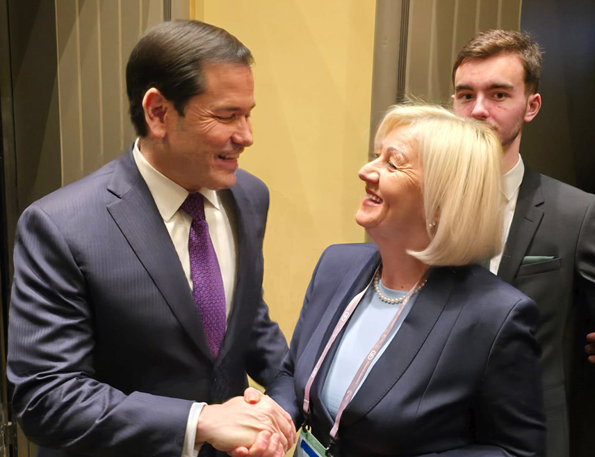 МИНХЕН, 14. ФЕБРУАРА /СРНА/ – Предсједавајућа Савјета министара Борјана Кришто указала је током сусрета у Минхену са америчким државним секретаром Марком Рубијом и званичницима ЕУ на значај континуиране америчке и европске подршке БиХ на њеном европском путу.