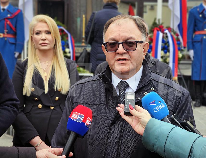 ВИШЕГРАД, 14. ФЕБРУАРА /СРНА/ - Република Српска није дар, већ је настала на жртви и храбрости српског народа и њен опстанак није случајан, поручио је државни секретар у Министарству за рад, запошљавање, борачка и социјална питања Србије Зоран Антић.