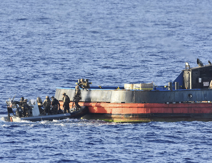 ПАРИЗ, 15. ФЕБРУАРА /СРНА/ - Француска морнарица је у сарадњи са Сједињеним Државама заплијенила 2,4 тоне кокаина на броду у Француској Полинезији, саопштиле су власти.