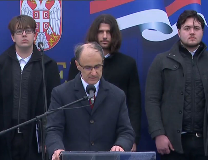 ОРАШАЦ, 15. ФЕБРУАРА /СРНА/ - Премијер Србије Ђуро Мацут поручио је данас у Орашцу, на свечаности поводом Дана државности Србије, да Сретење представља буђење националног духа и јединства Срба и да љубав према отаџбини мора надмашити све разлике.