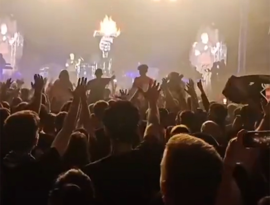 БАЊАЛУКА, 15. ФЕБРУАРА /СРНА/ - Министар рада и борачко-инвалидске заштите Републике Српске Радан Остојић позвао је институције БиХ и ЕУ да реагују на величање фашистичких и злочиначких идеологија током концерта контроверзног хрватског пјевача Марка Перковића Томпсона у Широком Бријегу.