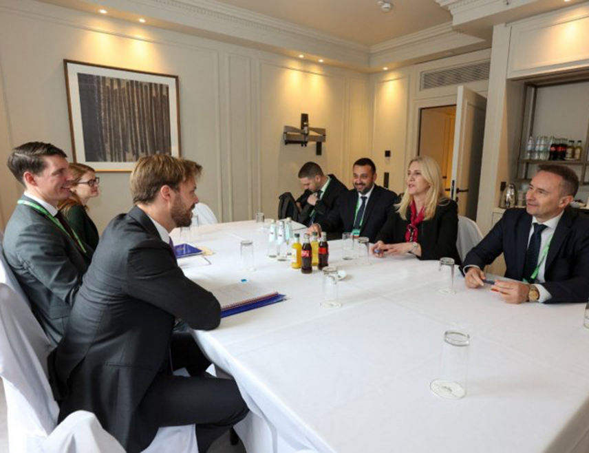 ИСТОЧНО САРАЈЕВО, 15. ФЕБРУАРА /СРНА/ - Српски члан Предсједништва БиХ Жељка Цвијановић је на Минхенској безбједносној конференцији показала како се кредибилно води политика и на достојанствен начин износе ставови Републике Српске, оцијенио је замјеник предсједавајућег Савјета министара Сташа Кошарац.