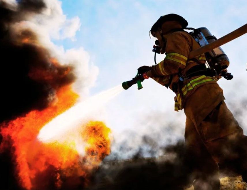 ПЕКИНГ, 16. ФЕБРУАРА /СРНА/ - Најмање осморо људи је погинуло, а двоје је повријеђено од велике експлозије у продавници пиротехничких средстава у покрајини Ђангсу, на истоку Кине, саопштиле су локалне власти.