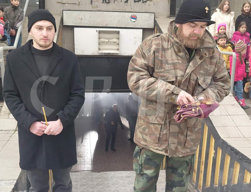 ИСТОЧНО САРАЈЕВО, 16. ФЕБРУАРА /СРНА/ - Глумац Александар Стојковић, који у филму "Линија" игра улогу протојереја-стафрофора Војислава Чаркића, чувеног оца Жућу, рекао је данас Срни да је велика одговорност одиграти улогу посвећену свештенику који је био веома омиљен међу српским народом током Одбрамбено-отаџбинског рата на просторима тадашњег Српског Сарајева.