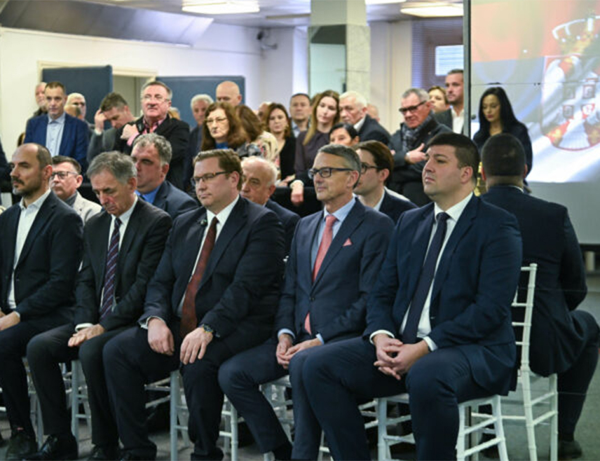 БЕОГРАД, 16. ФЕБРУАРА /СРНА/ - Српска заједница у Хрватској представља важан чинилац у очувању националног идентитета и културног насљеђа, речено је на пријему у Ријеци поводом Дана државности Србије - Сретења, којем је присуствовао директор Управе за сарадњу са дијаспором и Србима у региону Владимир Кокановић.