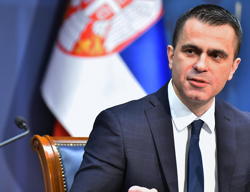 БЕОГРАД, 17. ФЕБРУАРА /СРНА/ - Министар без портфеља у Влади Србије задужен за односе са дијаспором Ђорђе Милићевић најоштрије је осудио нарушавање прославе 200 година Матице српске у Новом Саду, те упитао за шта су људи који су изазивали нереде и вријеђали српског патријарха и свега што је српско?