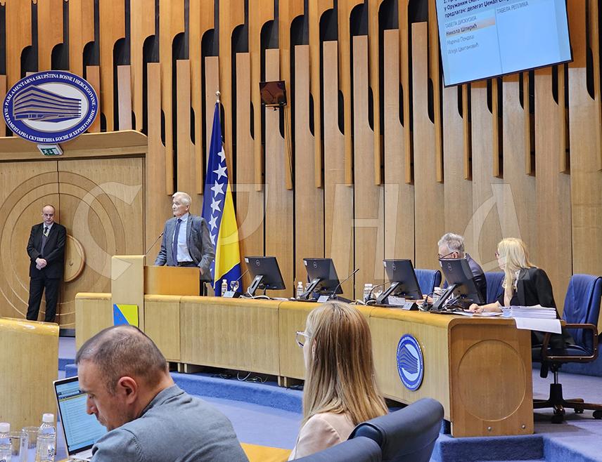 SARAJEVO, FEBRUARY 17 /SRNA/ – The Deputy Chair of the House of Peoples of the BiH Parliamentary Assembly Nikola Špirić left the urgent session of the House of Peoples and stated that the SNSD does not want to participate in blackmail, accusations, and blockades.