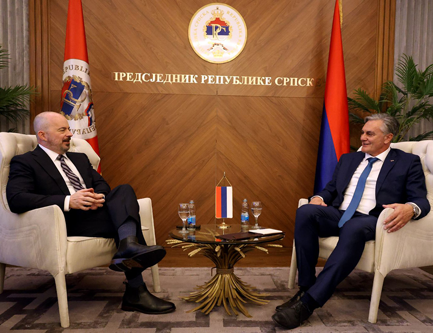 БАЊАЛУКА, 17. ФЕБРУАРА /СРНА/ - Новоизабрани предсједник Републике Српске Синиша Каран разговарао је данас у Палати Републике у Бањалуци са отправником послова Амбасаде САД Џоном Гинкелом.