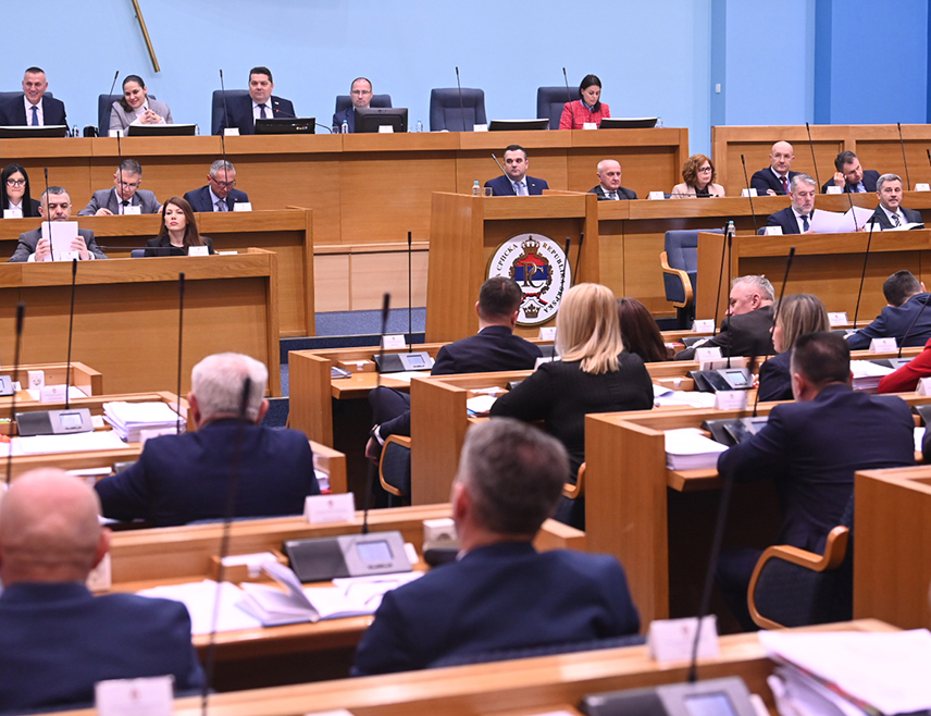 БАЊАЛУКА, 17. ФЕБРУАРА /СРНА/ - У Бањалуци је настављена редовна сједница Народне скупштине Републике Српске разматрањем извјештаја о пословању Инвестиционо-развојне банке Српске и фондова за 2024. годину, са извјештајем независног спољног ревизора.