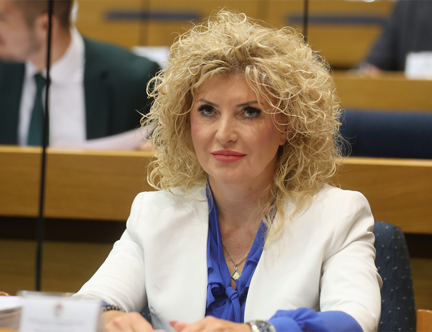 БАЊАЛУКА, 17. ФЕБРУАРА /СРНА/ - Скупштински одбор за ревизију упутио је захтјев Народној скупштини Републике Српске да донесе одлуке о вршењу посебне ревизије Завода за изградњу Бањалука /ЗИБЛ/ и тако обезбиједи провођење Закона о ревизији јавног сектора Српске, саопштила је предсједник овог одбора Мирјана Орашанин.