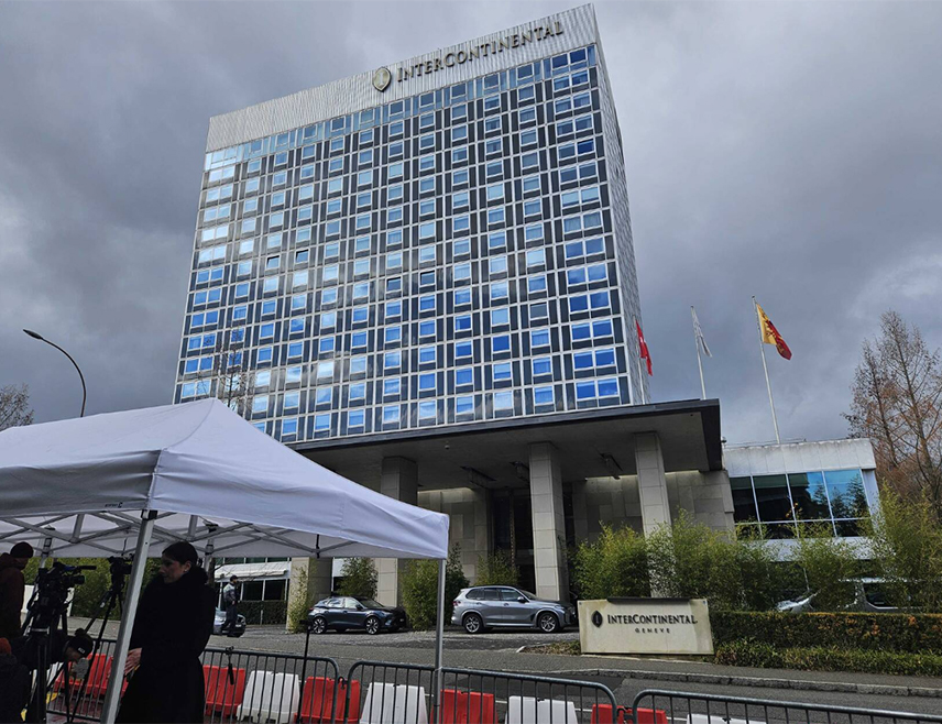 ЖЕНЕВА, 17. ФЕБРУАРА /СРНА/ - Украјинска делегација напустила је хотел "Интерконтинентал" у Женеви, гдје је одржан први дан разговора са Русијом и Сједињеним Државама, рекао је неименовани дипломатски извор у Женеви.