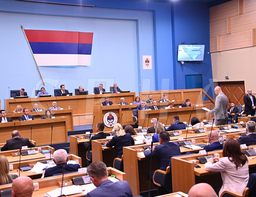 БАЊАЛУКА, 17. ФЕБРУАРА /СРНА/ - Народна скупштина Републике Српске размотрила је захтјев скупштинског Одбора за ревизију за доношење одлуке о вршењу посебне ревизије Завода за изградњу Бањалука /ЗИБЛ/.