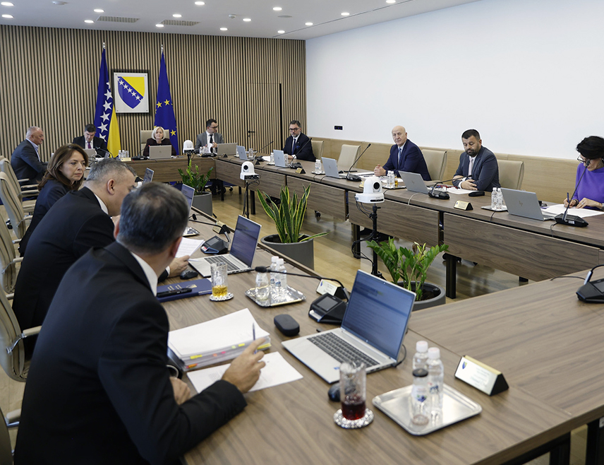 САРАЈЕВО, 18. ФЕБРУАРА /СРНА/ - У БиХ су за девет мјесеци прошле године евидентирана 9.542 незаконита мигранта, највише држављана Египта, Авганистана, Марока, Tурске и Сирије, наведено је у информацији Министарства безбједности коју је усвојио Савјет министара.