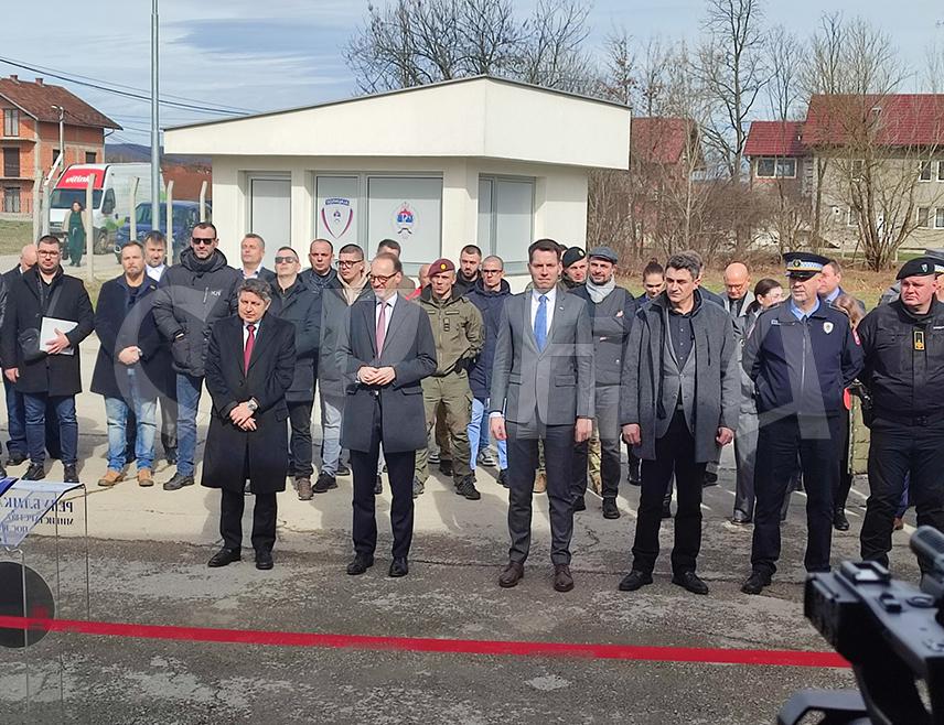 БАЊАЛУКА, 19. ФЕБРУАРА /СРНА/ - У Центру за обуку Министарства унутрашњих послова /МУП/ Републике Српске у Бањалуци данас је отворен објекат за деактивацију и верификацију деактивираног ватреног оружја.