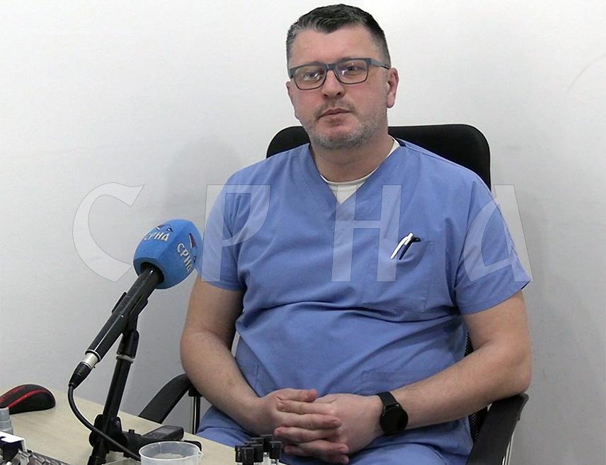 ИСТОЧНО САРАЈЕВО, 20. ФЕБРУАРА /СРНА/ - Предсједник Струковног синдиката медицинских сестара и техничара Републике Српске Горан Мотика изјавио је Срни да би захтјев синдиката у начелу био испуњен ако би дошло до повећања плата од пет до 10 одсто за све запослене у здравству и увођења додатка од 250 КМ за медицинске раднике.