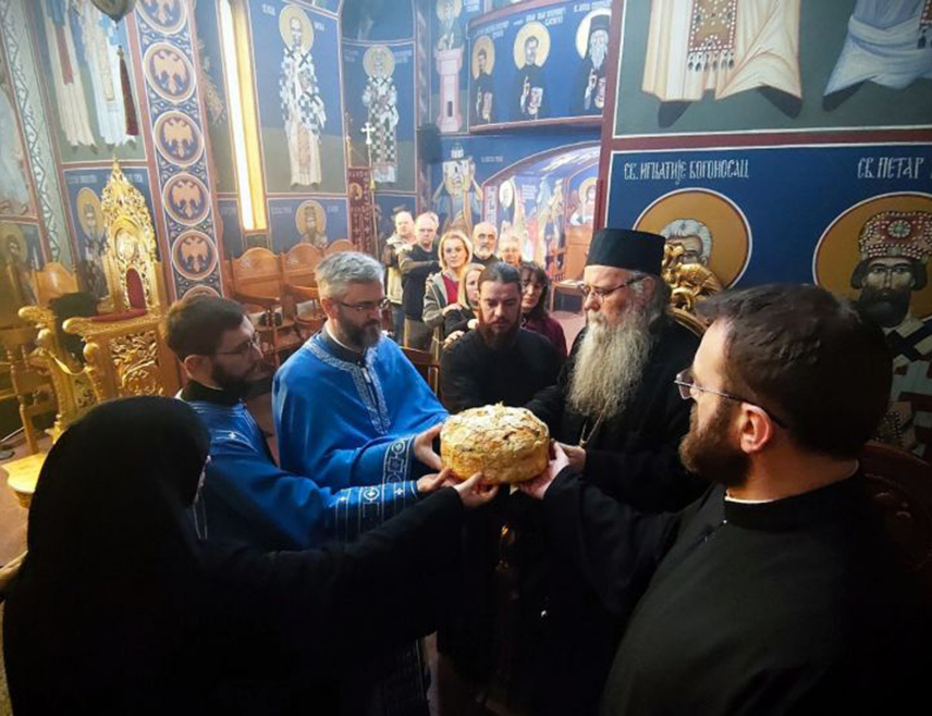 БИЈЕЉИНА, 19. ФЕБРУАРА /СРНА/ - Његово високопреосвештенство митрополит зворничко-тузлански Фотије прославио је данас свој имендан - Светог Фотија Цариградског и најавио да ће капела посвећена овом светитељу бити подигнута у Цркви Светог Саве која се гради код факултета у Бијељини, саопштено је из Епархије.