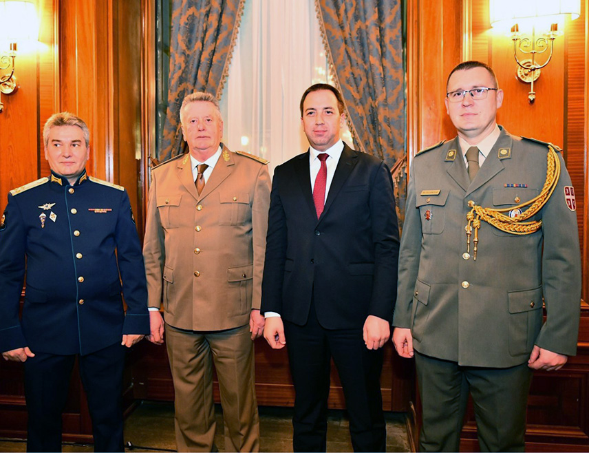 САРАЈЕВО, 19. ФЕБРУАРА /СРНА/ - Министар правде Републике Српске Горан Селак присуствовао је вечерас у Сарајеву пријему поводом Дана бранилаца Отаџбине који су организовали амбасадор Руске Федерације у БиХ Игор Калабухов и војни аташе пуковник Иља Скребњев.