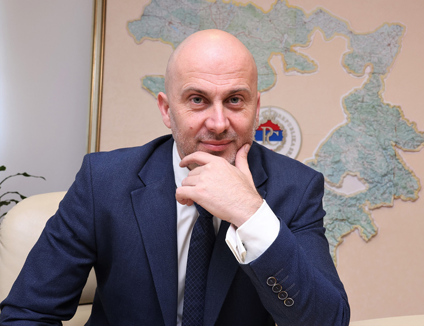 Сет пројеката који се тичу економије засноване на подацима укључује израду дигиталних оквира за креацију такозваних мегарегистара који ће служити како држави тако и привредном сектору, нагласио је Вишњић