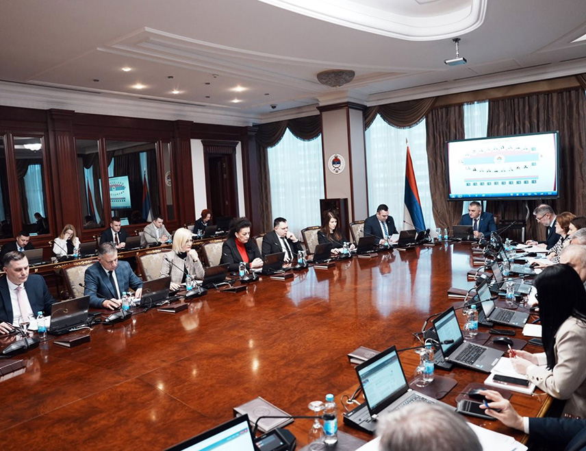 БАЊАЛУКА, 20. ФЕБРУАРА /СРНА/ - Влада Републике Српске дала је сагласност на План коришћења средстава за спровођење Стратегије развоја малих и средњих предузећа, предузетништва и успостављања пословних зона у износу од 2.500.000 КМ.