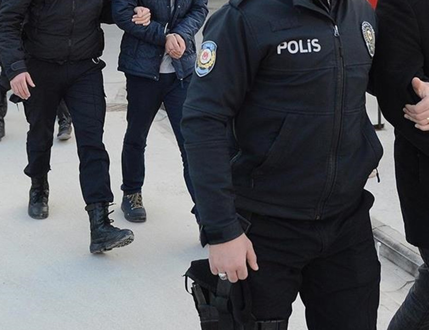 ИСТАНБУЛ, 20. ФЕБРУАРА /СРНА-Ројтерс/ - Турске власти привеле су извјештача њемачког државног медијског сервиса Дојче веле Аличана Улудага, оптуживши га за објављивање лажних вијести и вријеђање предсједника Турске Реџепа Тајипа Ердогана, саопштено је из Тужилаштва Истанбула.