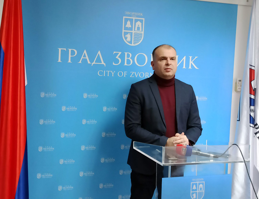 ЗВОРНИК, 20. ФЕБРУАРА /СРНА/ - Градоначелник Зворника Бојан Ивановић рекао је данас да град улази у снажан инвестициони циклус у овој години захваљујући средствима Владе Републике Српске која је овом граду одобрила 13 милиона КМ, додавши да ће дио пројеката бити финансиран и из градског буџета.