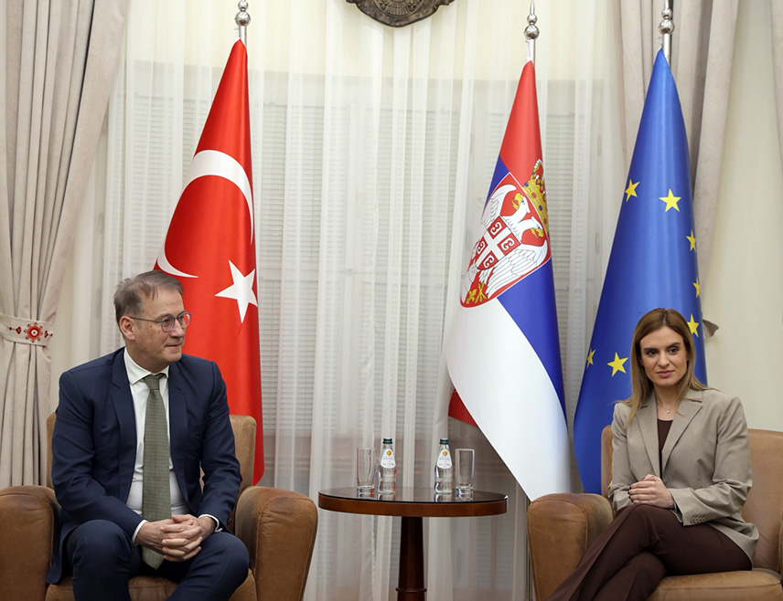 БЕОГРАД, 20. ФЕБРУАРА /СРНА/ - Министар за рад, запошљавање, борачка и социјална питања Србије Милица Ђурђевић Стаменковски и амбасадор Турске Илхан Сајгили разговарали су о додатним механизмима за унапређење заштите права турских држављана који раде у Србији кроз постојећи нормативни и законодавни оквир Србије.