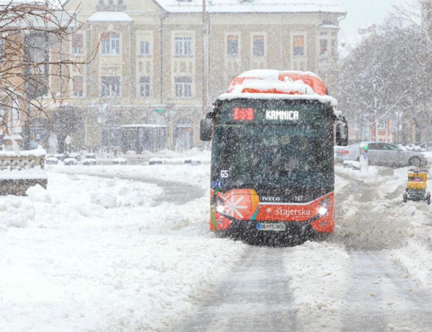 МАРИБОР, 20. ФЕБРУАРА /СРНА/ - Ванредна ситуација проглашена је на подручју Марибора усљед сњежног невремена гдје је тежак и обилан снијега оставио 40.000 људи без струје.