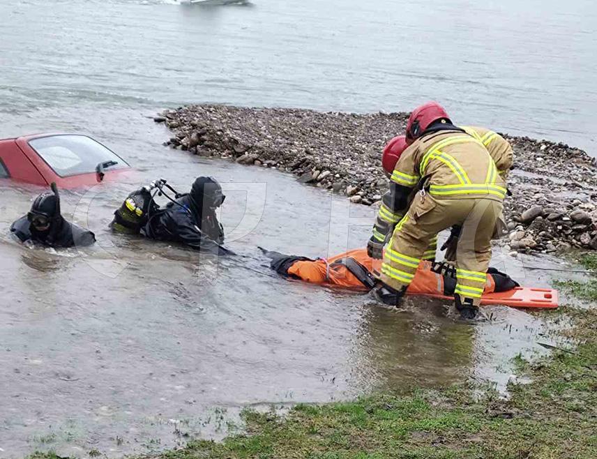 СРЕБРЕНИЦА/БРАТУНАЦ, 20. ФЕБРУАРА /СРНА/ - Републичка управа цивилне заштите /РУЦЗ/ организовала је данас двије показне вјежбе спасавања из воде у ванредним ситуацијама у реалним условима по кишовитом времену и изузетно хладној води.