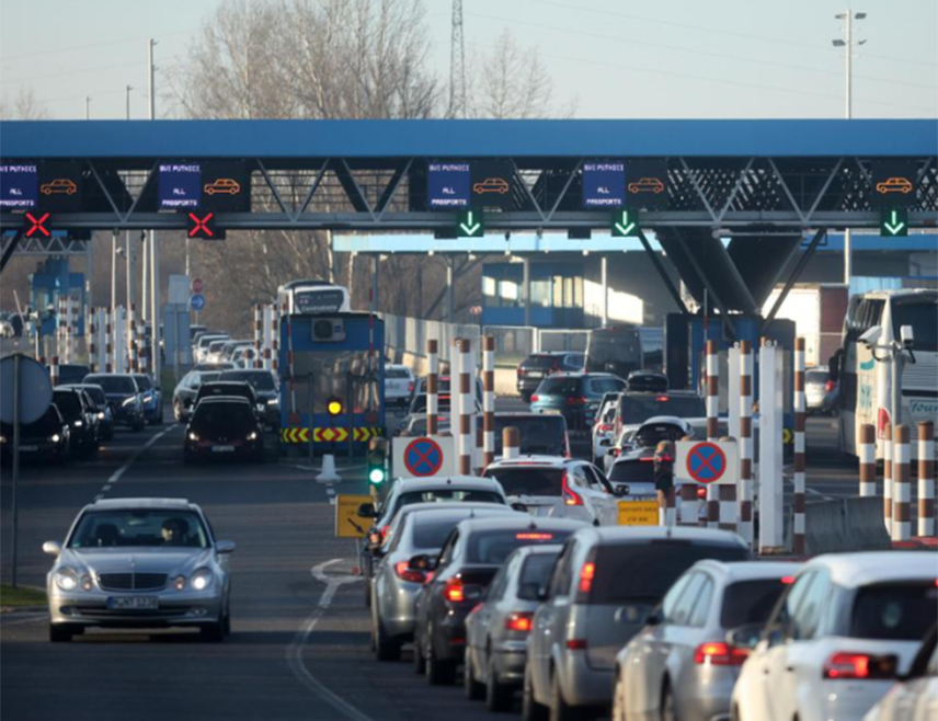 БАЊАЛУКА, 20. ФЕБРУАРА /СРНА/ - Појачана је фреквенција возила на уласку у БиХ из Хрватске преко граничних прелаза Градина, Градишка, Велика Кладуша и Костајница.