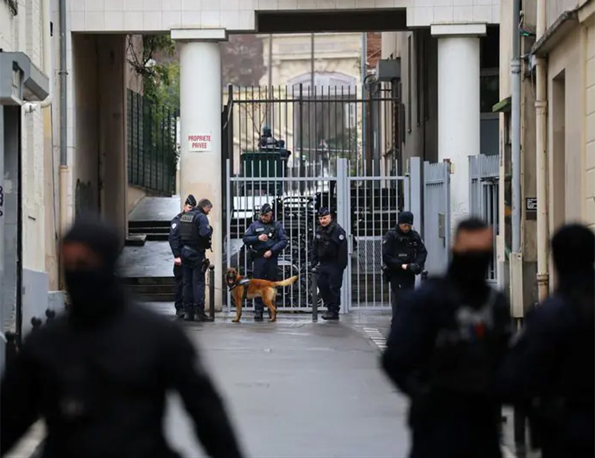 ПАРИЗ, 20. ФЕБРУАРА /СРНА/ - Више објеката у Паризу, међу којима је и кула Монпарнас, евакуисано је због пријетњи да су унутар њих постављене бомбе, јавио је телевизијски канал БФМТВ, позивајући се на неименовани извор у органима реда.