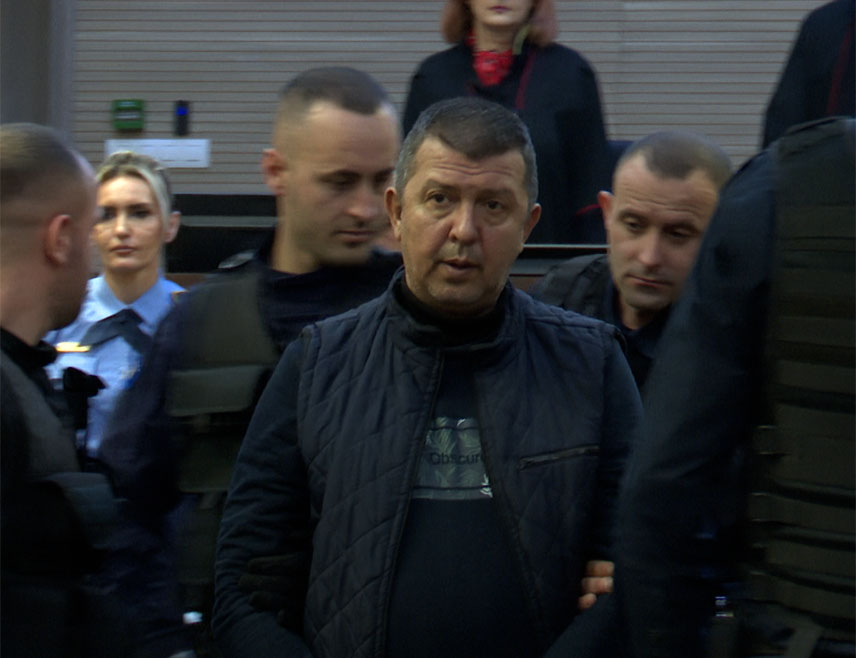 БЕОГРАД, 23. ФЕБРУАРА /СРНА/ - Србин из Матичана код Приштине Душко Арсић осуђен је на поновљеном суђењу пред Основним судом у Приштини на 13 година затвора за наводни ратни злочин 1999. године у селу Бутовац.