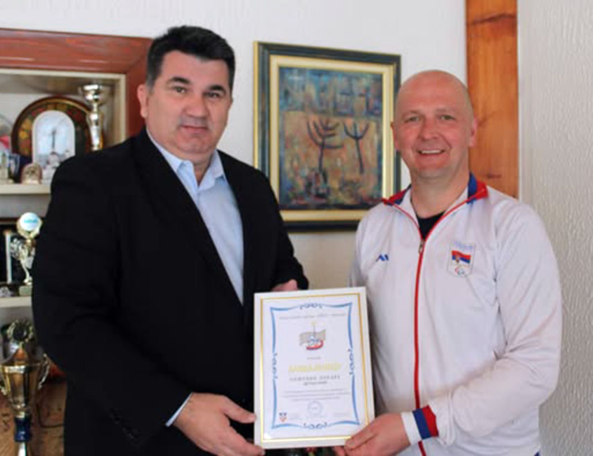 ЛОПАРЕ, 23. ФЕБРУАРА /СРНА/ - У општинској управи Лопара данас је одржан пријем за истакнутог спортисту и спортског радника Младена Стевића који је селектор одбојкашке репрезентације Србије у сједећој одбојци, а живи и ради у Лопарама, саопштено је из локалне управе.