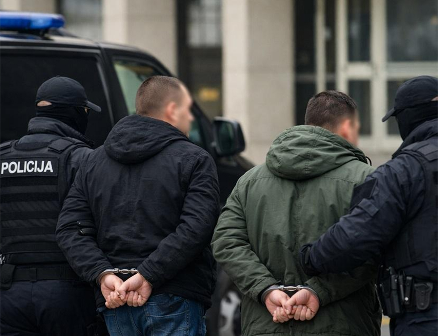 БЕОГРАД, 24. ФЕБРУАРА /СРНА/ - Двојици ухапшених Краљевчана, осумњичених за припрему државног удара, убиства предсједника Србије и његове породице, одређен је притвор до 30 дана.