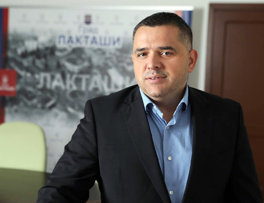 ЛАКТАШИ, 24. ФЕБРУАРА /СРНА/ - Градоначелник Лакташа Мирослав Бојић сматра да није реална идеја да се гради трамвајска линија која би повезала тај града и Бањалуку, те да би боље било радити на стварању услова за изградњу обилазнице, која би смањила гужве у градској зони.