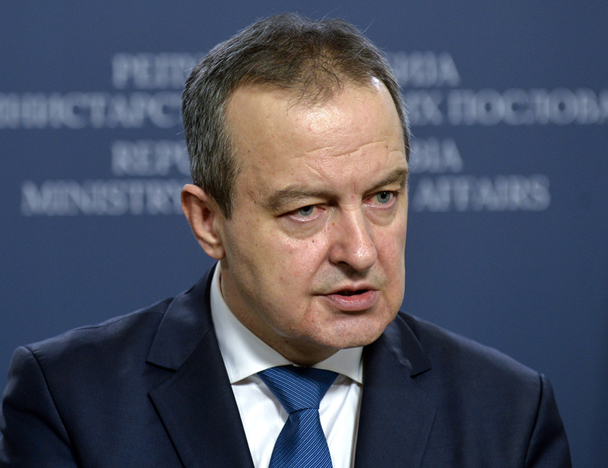 БЕОГРАД, 25. ФЕБРУАРА /СРНА/ - Министар унутрашњих послова Србије Ивица Дачић у тешком је здравственом стању и смјештен је хитно у болницу и прикључен на апарате, јавио је Спутњик.