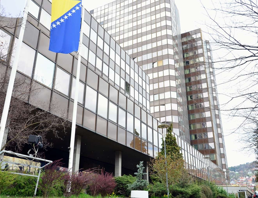 САРАЈЕВО, 26. ФЕБРУАРА /СРНА/ - Влада ФБиХ одлучила је да се задужи за 400 милиона КМ путем емисије трезорских записа како би обезбиједила новац за финансирање издатака утврђених овогодишњим федералним буџетом.