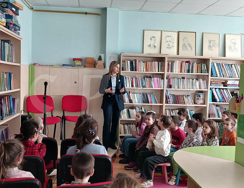 ИСТОЧНО НОВО САРАЈЕВО, 26. ФЕБРУАРА /СРНА/ - Дјечија библиотека у Источном Новом Сарајеву организовала је данас маратон у читању бајки које на прихватљив начин преносе најмлађима универзалне поруке о важним моралним вриједностима.
