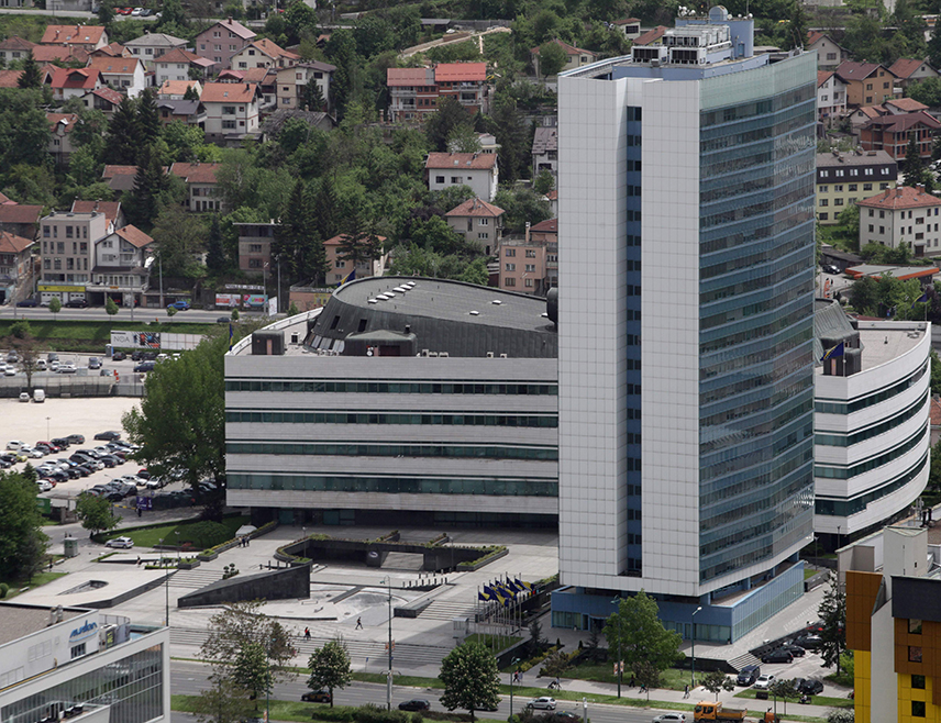 САРАЈЕВО, 26. ФЕБРУАРА /СРНА/ - Замјеник министра финансија и трезора у Савјету министара Мухамед Хасановић потписао је данас инструкцију којом се омогућава пренос средстава Централној изборној комисији БиХ /ЦИК/ за увођење нових изборних технологија.