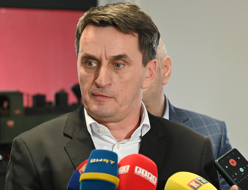 ДOBOJ, 26. ФЕБРУАРА /СРНА/ - Жељезнице Републике Српске /ЖРС/ су гашењем "Коксаре" из Лукавца на годишњем нивоу остале без превоза 1,5 милиона тона робе и више од пет милиона КМ прихода, изјавио је вршилац дужности генералног директора ЖРС-а Драган Зеленковић.