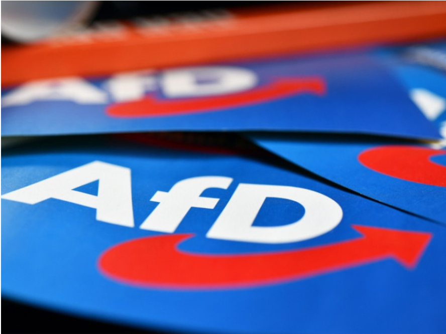 БЕРЛИН, 26. ФЕБРУАРА /СРНА-Ројтерс/ - Њемачка обавјештајна служба за сада не смије да назива странку Алтернатива за Њемачку /АфД/ "десничарском и екстремистичком", одлучио је Управни суд у Келну.