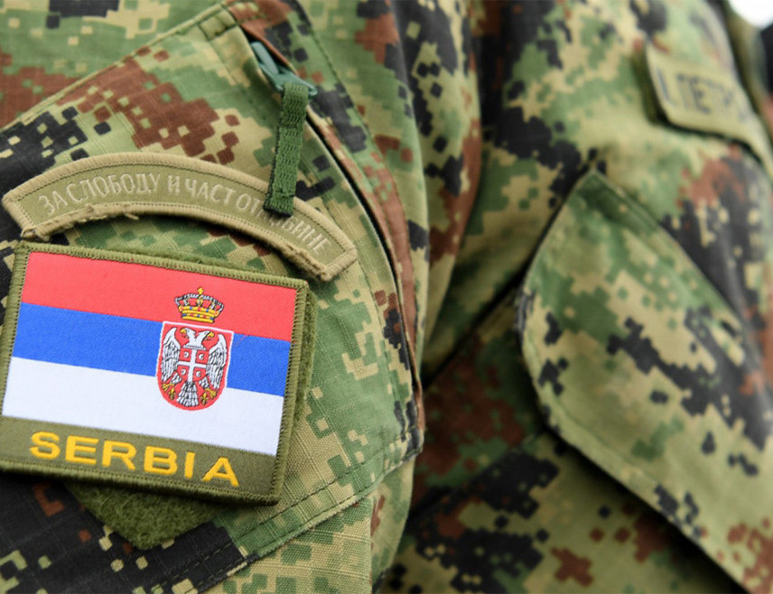 БЕОГРАД, 26. ФЕБРУАРА /СРНА/ - Група маскираних Албанаца пуцала је на патролу полицију Србије у Копненој зони безбједности, па побјегла ка територији Аутономне покрајине Косово и Метохија.