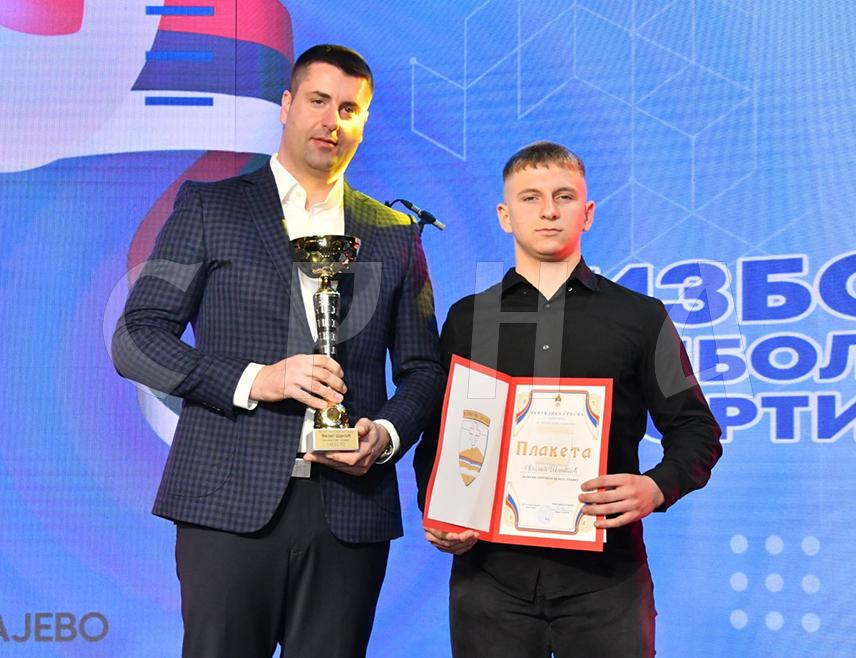 ИСТОЧНО НОВО САРАЈЕВО, 26. ФЕБРУАРА /СРНА/ – Најбољи спортиста општине Источно Ново Сарајево за 2025. годину је Филип Шантић из Џију-џицу клуба "Славија", друго мјесто припало је Ани Бозало из Карате клуба "Славија", а треће Стефану Косорићу из Рукометног клуба "Славија".