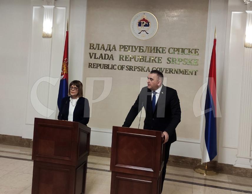 БАЊАЛУКА, 27. ФЕБРУАРА /СРНА/ - Премијер Републике Српске Саво Минић рекао је да је са предсједником Покрајинске владе Војводине Мајом Гојковић разговарао о проширењу сарадње и заједничким наступима, те да су договорили да направе акциони план о свим активностима.