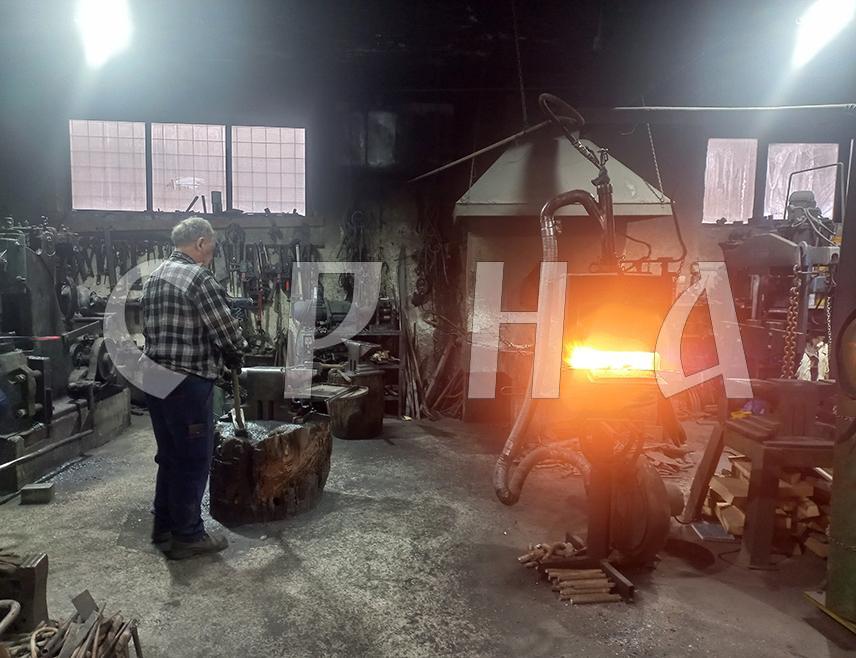 Све је више људи који праве ракију. Желе да тај процес усаврше и да имају и свој казан. Међутим, са друге стране, мајстора је све мање, нико ми још није дошао да пита да учи занат иако бих радо примио и платио ученике, каже Ристић