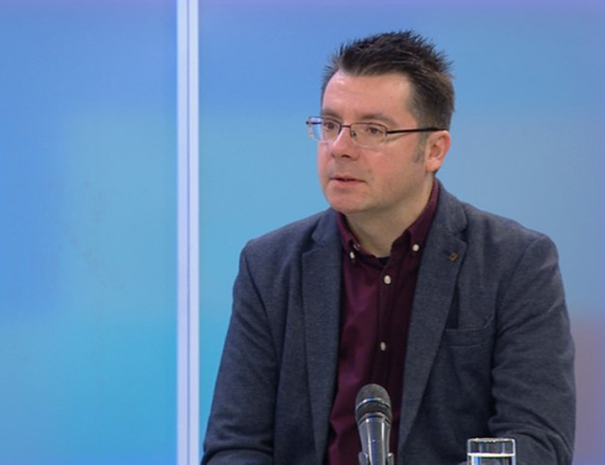 БАЊАЛУКА, 28. ФЕБРУАРА /СРНА/ - Иницијатива Градског вијећа Сарајева за враћање споменика Францу Фердинанду изненађујућа је ако се тумачи кроз историјске чињенице, али не и кроз призму политичког додворавања, опортунизма и поданичког менталитета, изјавио је Срни историчар Боривоје Милошевић.