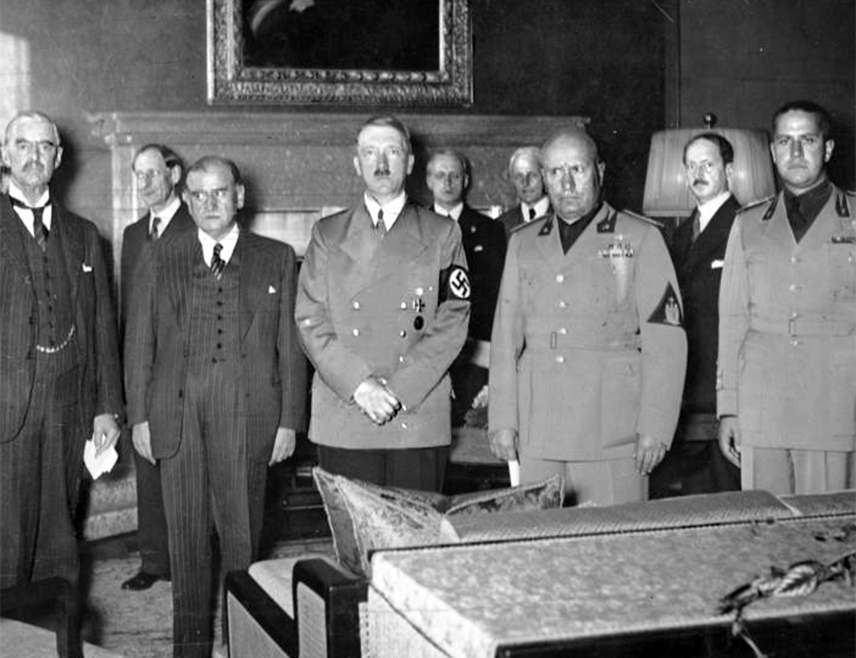 МОСКВА, 27. ФЕБРУАРА /СРНА/ - Пољска активно покушава да искриви историјско сјећање, са циљем да сакрије своје саучесништво у догађајима у вези са потписивањем Минхенског споразума 1938. године и да окриви Совјетски Савез за почетак Другог свјетског рата, изјавио је за ТАСС руски отправник послова у Варшави Андреј Ордаш.