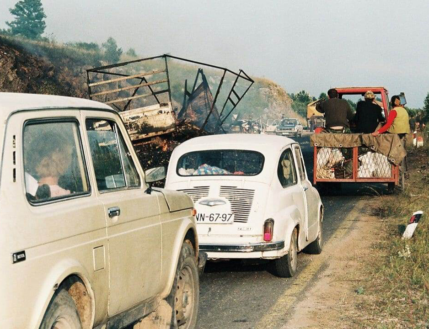 БЕОГРАД, 27. ФЕБРУАРА /СРНА/ - Свједок Жарко Вујановић из Сводне изјавио је на данашњем суђењу хрватским пилотима пред Вишим судом у Београду да у близини колоне избјеглица из Републике Српске Крајине коју су гађали хрватски авиони 8. августа 1995. године није било никаквих материјално-техничких средстава, нарочито не тенкова ни оклопних возила, те да су на путу биле видљиве само запреге, трактори и цивилна возила.