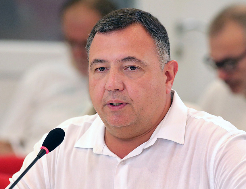 BELGRADE, FEBRUARY 27 /SRNA/ - Political analyst Dragomir Anđelković told SRNA that the Sarajevo City Council’s decision reinstalling the monument to Franz Ferdinand is truly incredible, and that the Sarajevo political elite, as things are going, may eventually erect a monument to Adolf Hitler.