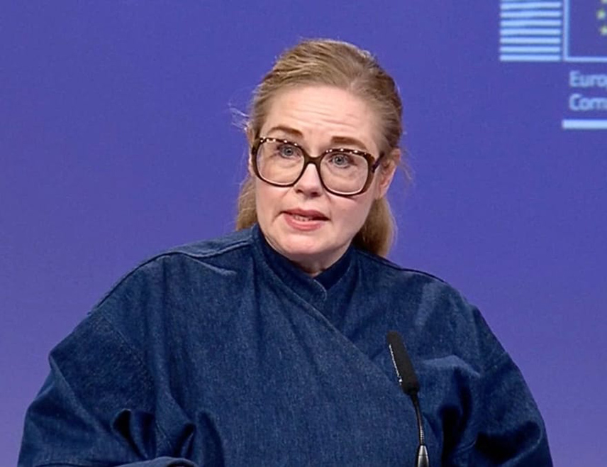 МОСКВА, 27. ФЕБРУАРА /СРНА - РИА Новости/ – Одлука о томе да ли ће се увозити руска сирова нафта и просљеђивати даље Словачкој и Мађарској након обуставе рада нафтовода "Дружба" у надлежности је Хрватске, а не ЕУ, изјавила је портпарол Европске комисије за енергетику Ана Кајса Итконен.